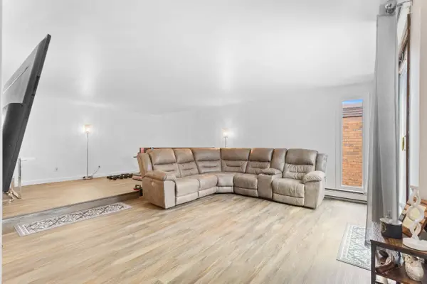 5200 S Tuckaway 341 Blvd, Greenfield, WI 53221