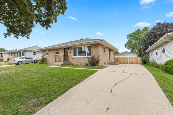 8128 W Sunbury Ct, Milwaukee, WI 53219