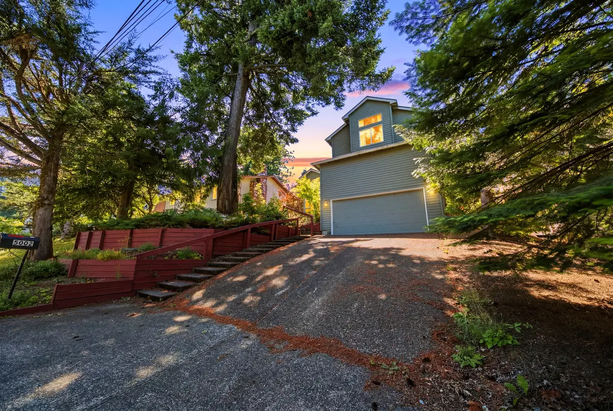 5002 SW Vacuna St, Portland, OR 97219-7382