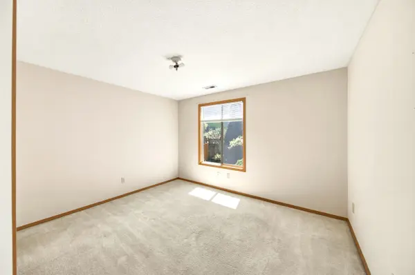5002 SW Vacuna St, Portland, OR 97219-7382