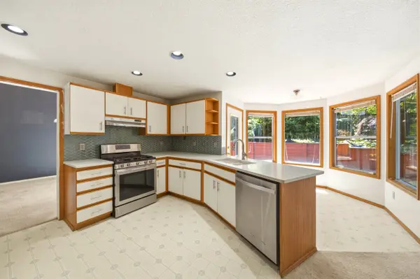 5002 SW Vacuna St, Portland, OR 97219-7382