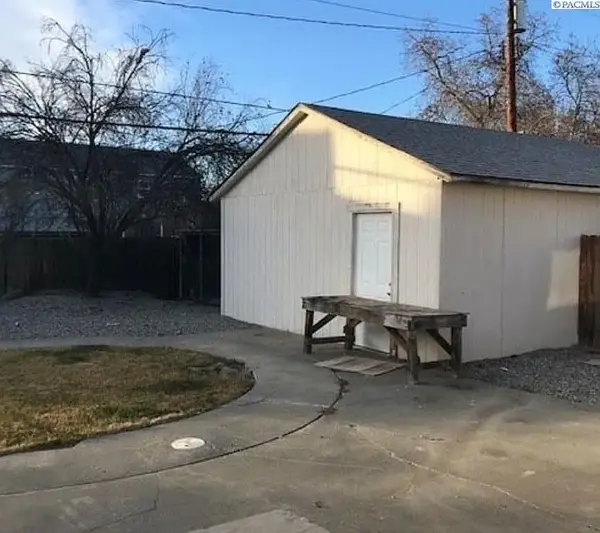 303 Bernard Ave, Richland, WA 99352-4332