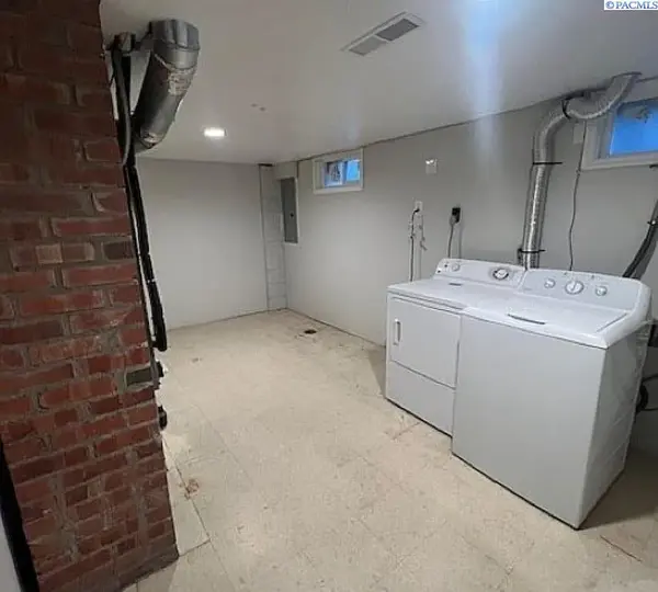 303 Bernard Ave, Richland, WA 99352-4332