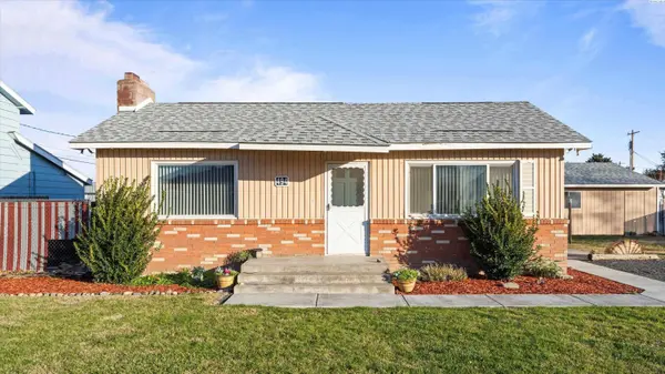 494 S 38th Ave, West Richland, WA 99353