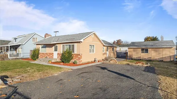 494 S 38th Ave, West Richland, WA 99353