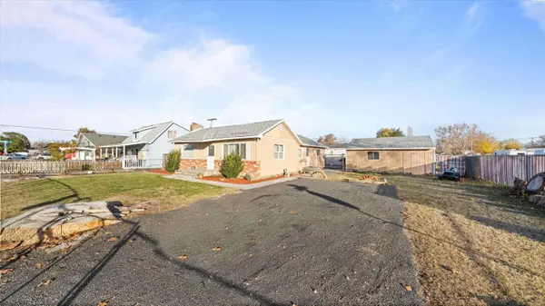 494 S 38th Ave, West Richland, WA 99353