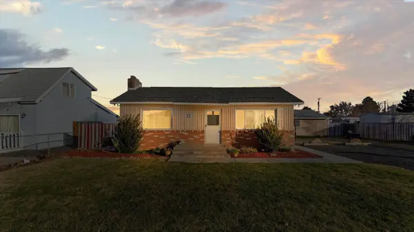 494 S 38th Ave, West Richland, WA 99353