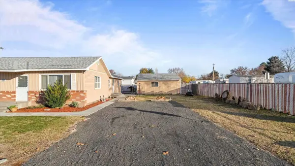 494 S 38th Ave, West Richland, WA 99353