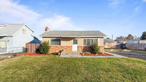 494 S 38th Ave, West Richland, WA 99353