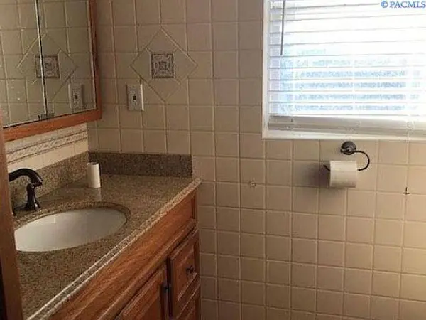 303/305 Bernard, Richland, WA 99352