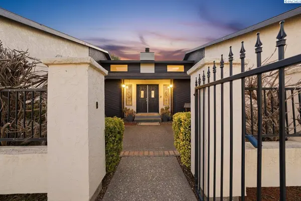 4135 Laurel Dr, West Richland, WA 99353