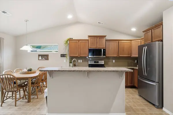 2208 S Kellogg Pl, Kennewick, WA 99338