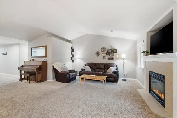 2208 S Kellogg Pl, Kennewick, WA 99338