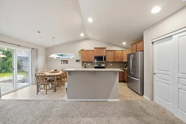 2208 S Kellogg Pl, Kennewick, WA 99338