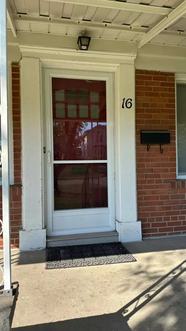 16 King Georges DR W, Toronto W04, ON M6M 2G9