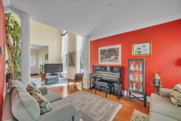 1 Vitlor DR, Richmond Hill, ON L4E 2Y4