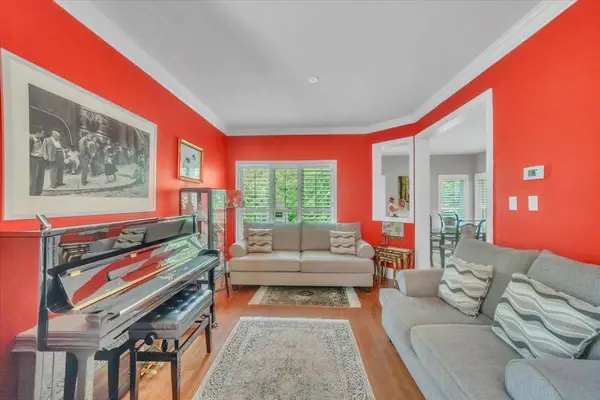 1 Vitlor DR, Richmond Hill, ON L4E 2Y4