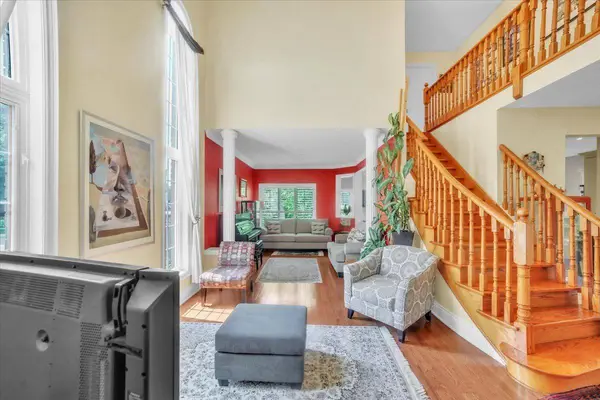 1 Vitlor DR, Richmond Hill, ON L4E 2Y4