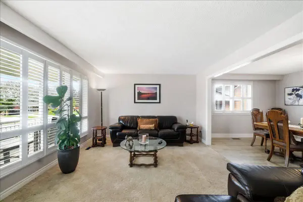 419 Michelle ROW W, Mississauga, ON L5A 3H2