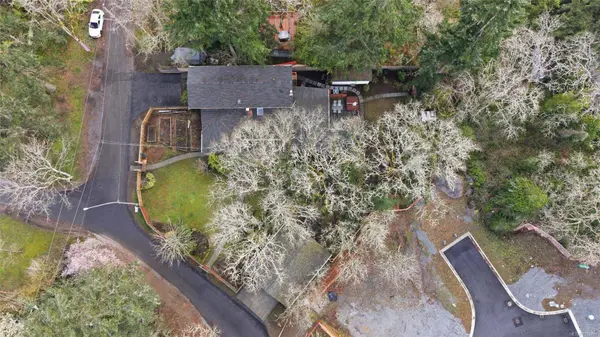 350 Benjamin Rd, Saanich, BC V8Z 4W1