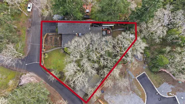 350 Benjamin Rd, Saanich, BC V8Z 4W1