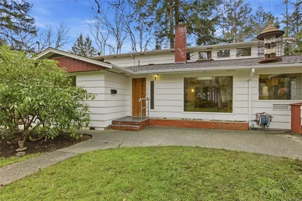 350 Benjamin Rd, Saanich, BC V8Z 4W1