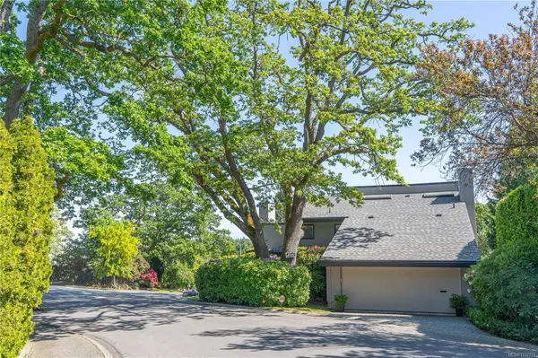 1711 Patly Pl, Victoria, BC V8S 5J5