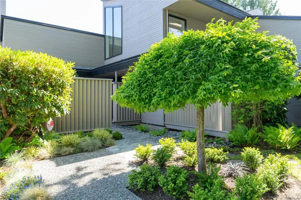 1711 Patly Pl, Victoria, BC V8S 5J5