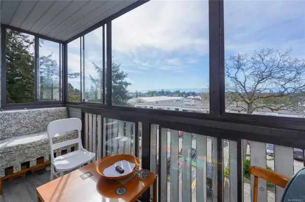 614 Fernhill Pl ##404, Esquimalt, BC V9A 4Z1