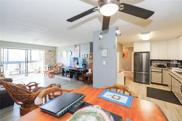 614 Fernhill Pl ##404, Esquimalt, BC V9A 4Z1