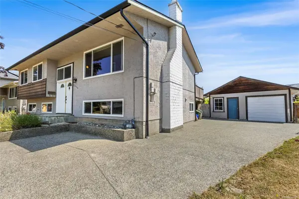 2054 Piercy Ave, Sidney, BC V8L 2K5