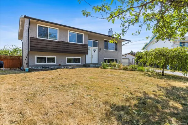 2054 Piercy Ave, Sidney, BC V8L 2K5