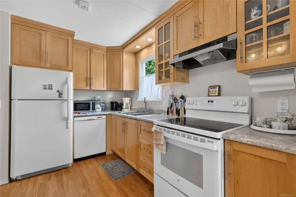 9395 Lauries LN, Sidney, BC V8L 4L2