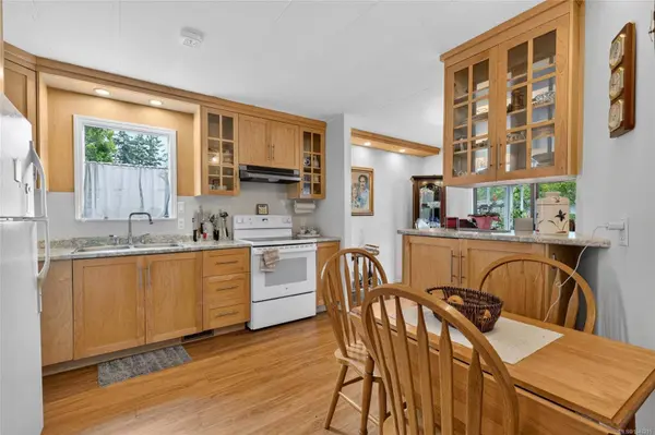 9395 Lauries LN, Sidney, BC V8L 4L2