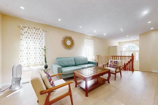 19 Mckitrick DR, Orangeville, ON L9W 5C2