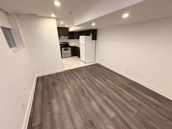 36 Allangrove DR #Unit 2, Brampton, ON L7A 2M3