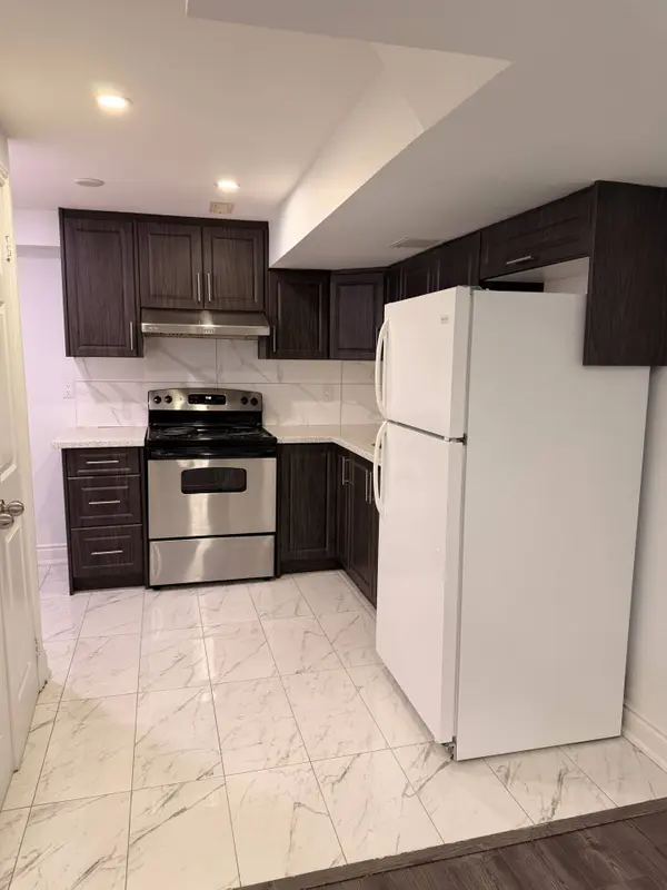 36 Allangrove DR #Unit 2, Brampton, ON L7A 2M3