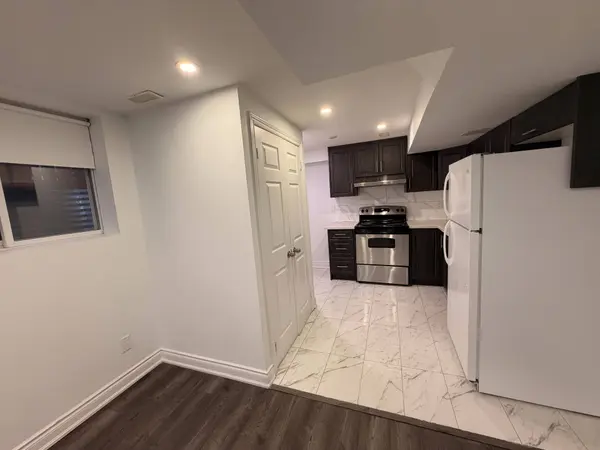 36 Allangrove DR #Unit 2, Brampton, ON L7A 2M3