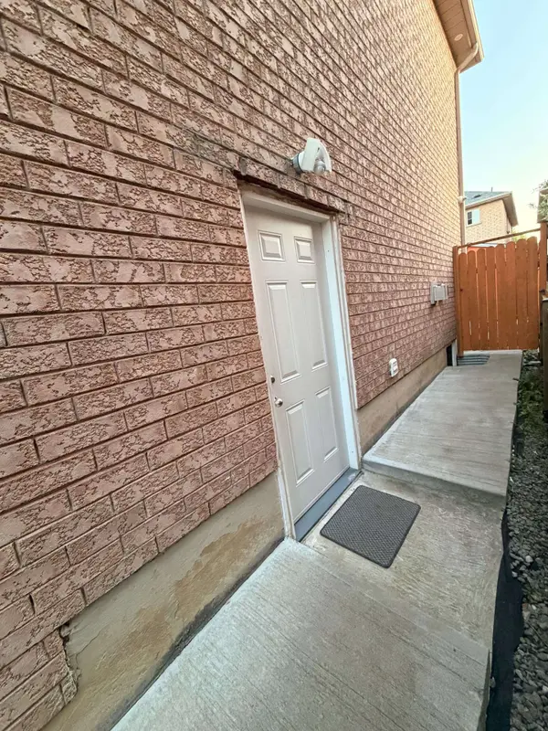 36 Allangrove DR #Unit 2, Brampton, ON L7A 2M3