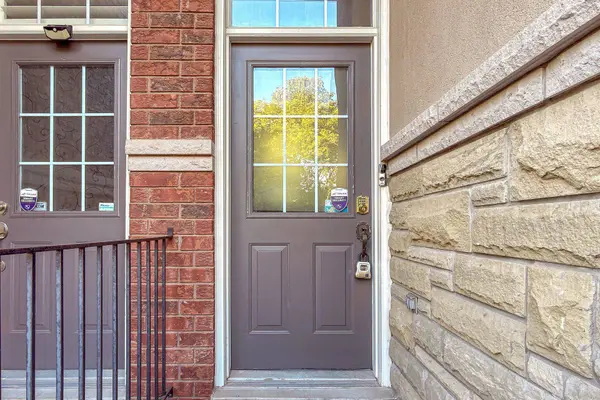 435 Hensall CIR #106, Mississauga, ON L5A 4P1