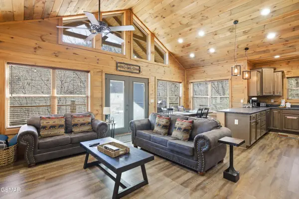 2724 Pine Crest LN, Sevierville, TN 37862