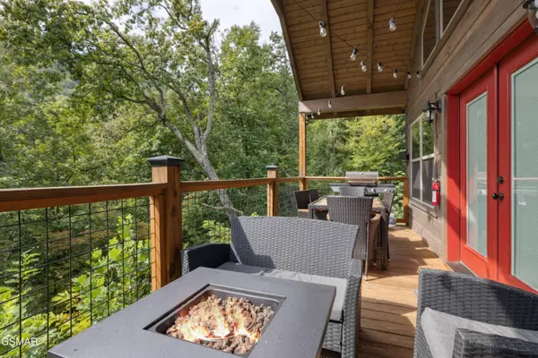 2724 Pine Crest LN, Sevierville, TN 37862