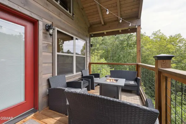 2724 Pine Crest LN, Sevierville, TN 37862