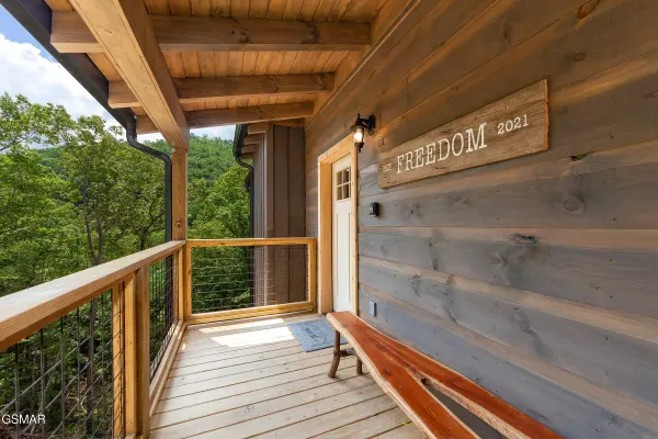 2724 Pine Crest LN, Sevierville, TN 37862