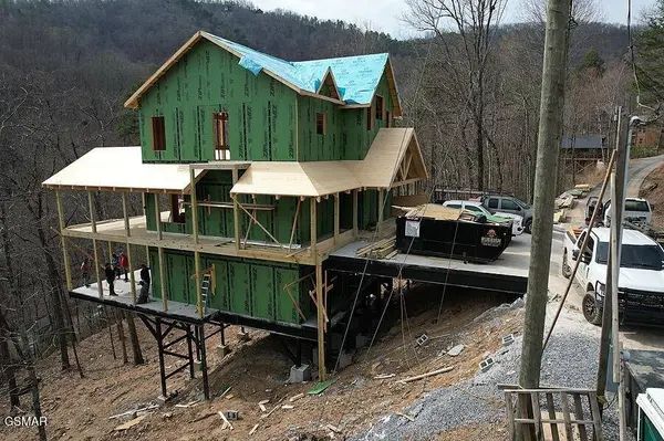 2716 Pine Crest LN, Sevierville, TN 37862