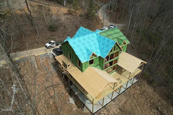 2716 Pine Crest LN, Sevierville, TN 37862