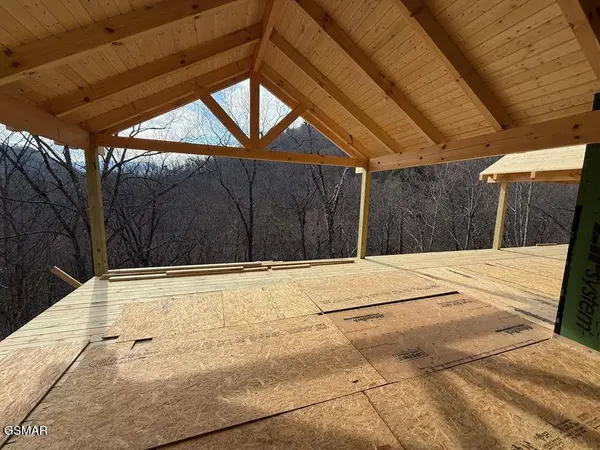 2716 Pine Crest LN, Sevierville, TN 37862