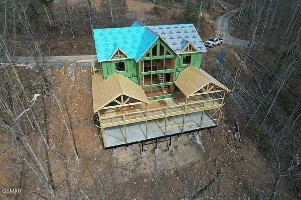 2716 Pine Crest LN, Sevierville, TN 37862