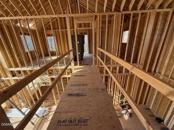 2716 Pine Crest LN, Sevierville, TN 37862