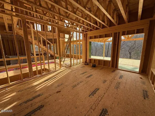 2716 Pine Crest LN, Sevierville, TN 37862